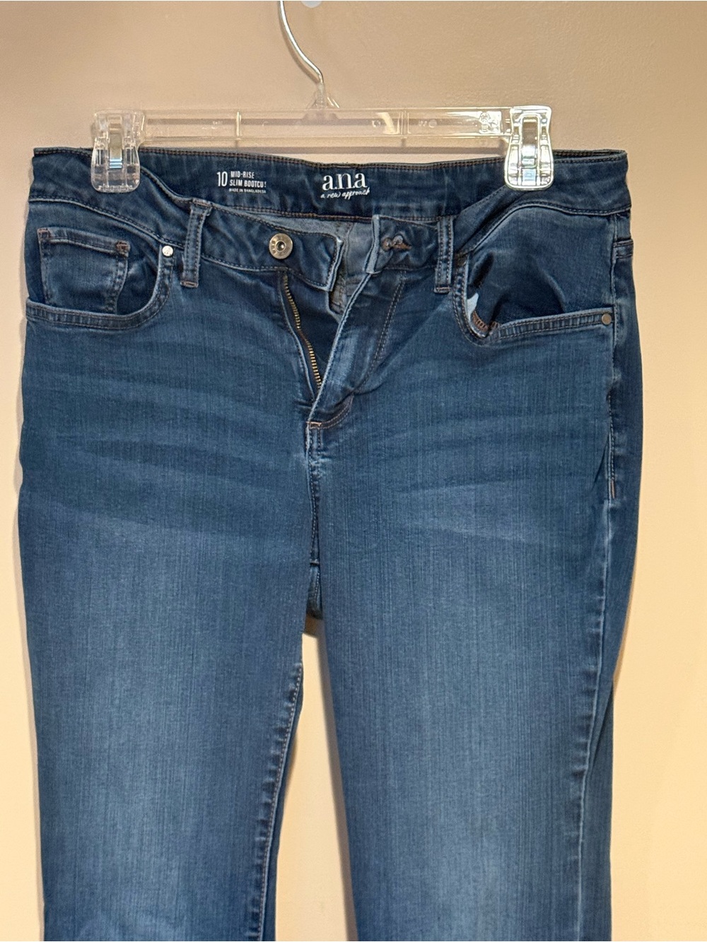 a.n.a Skinny Jeans in Dark Blue Wash